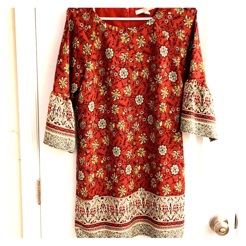 Bell sleeve shift dress
